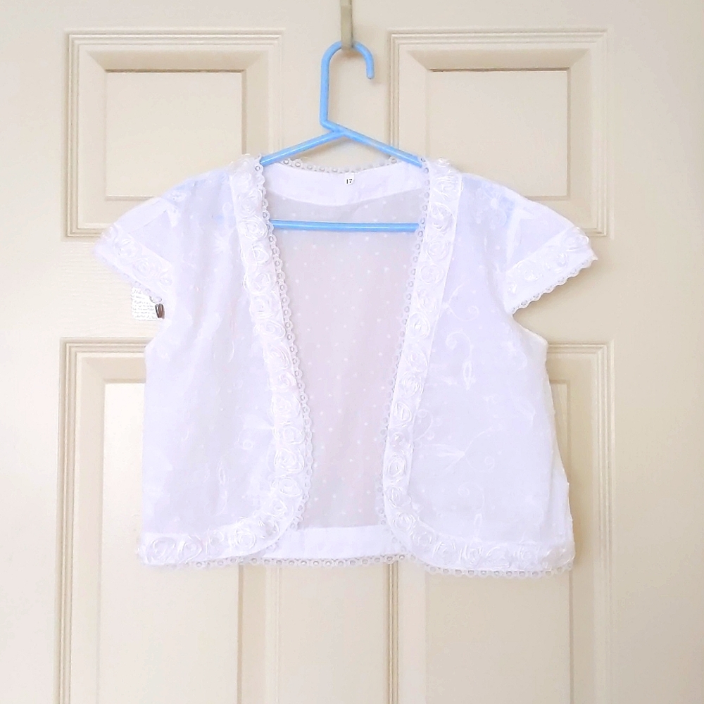 NWOT. Short Sleeve Cropped Openfront Top w/embroidery, lace and 3D flowers trim.